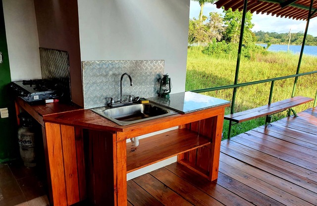 Casita on Lake Gatun. Fish, Kayak or just relax.