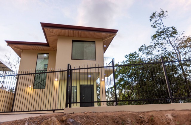 Casita Poro, you can do day trips to beaches, Nat. Parks, volcanoes, waterfalls.