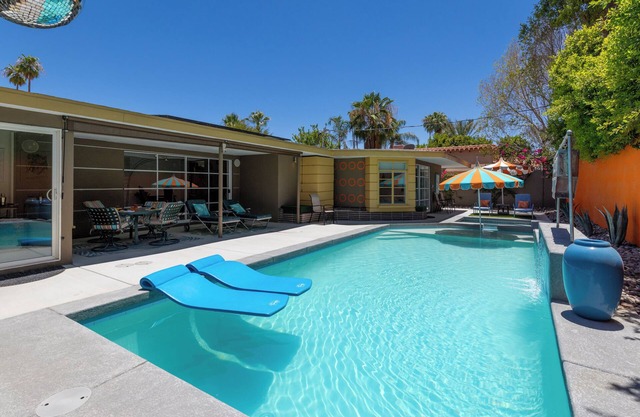 Casitas Del Monte - Vibrant Palm Springs Oasis
