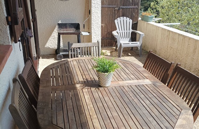 CASSIS 6km, Marseille 20. Garden level of a villa between sea and hills