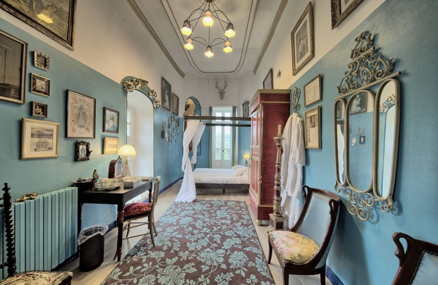 Castle 'Domaine De Fajac La Selve' with Mountain View, Wi-Fi and Air Conditioning