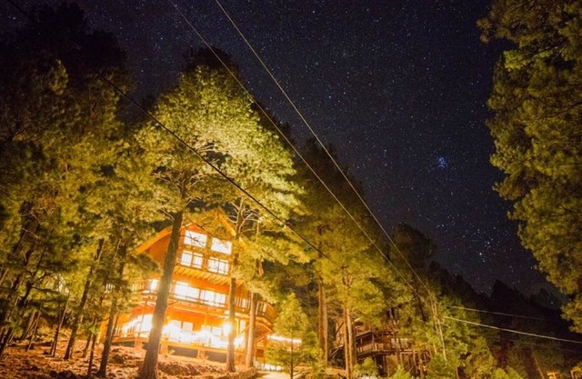 Castle In The Pines - 5BR 4bath, 3600 sq ft, 3 levels, best amenities in town!