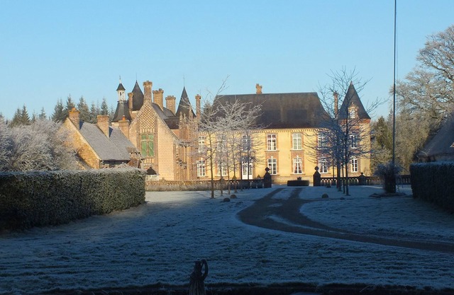 Castle sleeps 18 at 1:30 from Paris