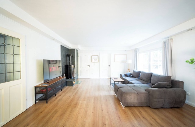 Castle view: A1connection/fireplace/parking/kitchen