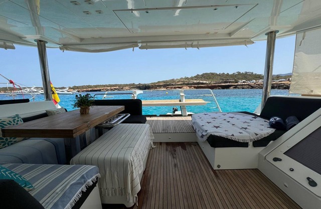 'Catamarán Last Call' with Sea View, Private Terrace and Wi-Fi