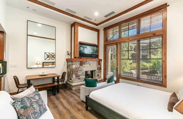 Catamount Lodge 105 - Luxury Slopeside Studio