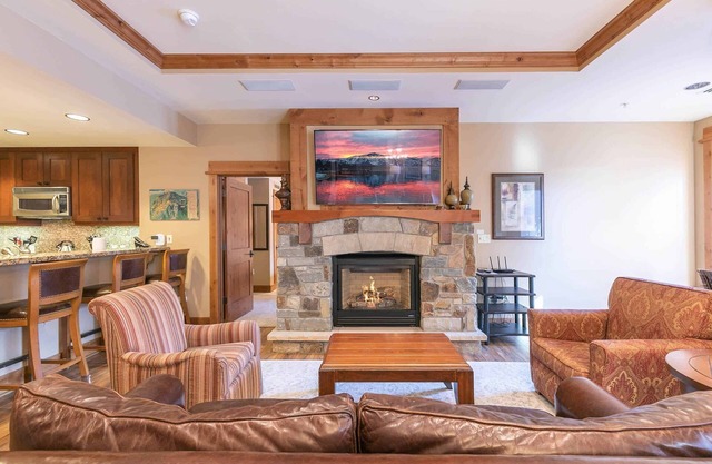 Catamount Lodge 308 - Luxury Slopeside 2 Bedroom