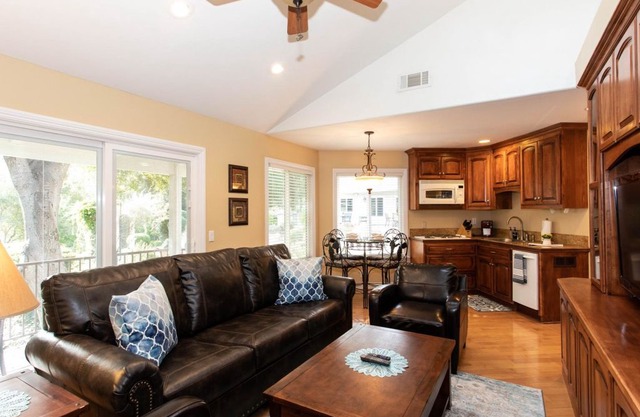 Catch Me a Cab-Active Winery House