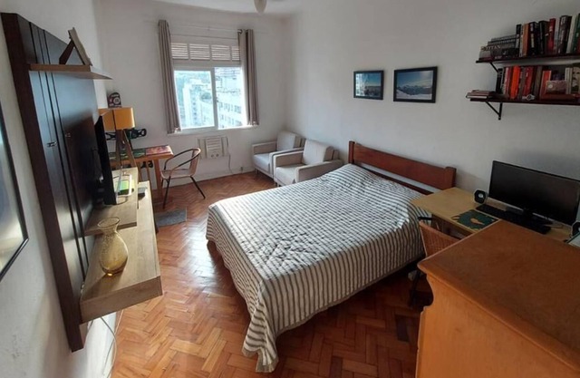 Catete , on a high floor , with an open view and close to the Metro / beach