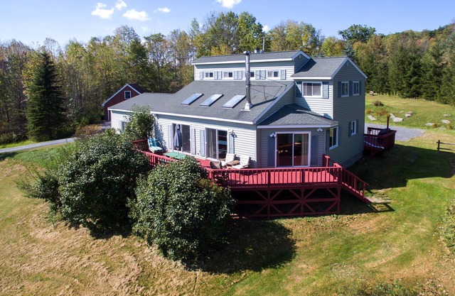 Catskill Contemporary with Fireplace near wedding venues sleeps 15