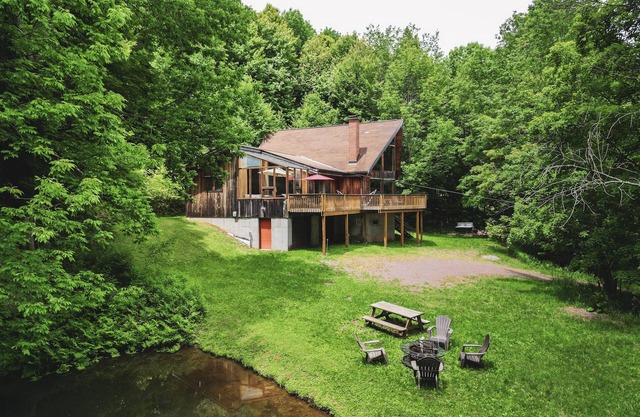 Catskill Mountain Cabin - Hot Tub, Sauna, Game Room and Pond, min. to ski & town