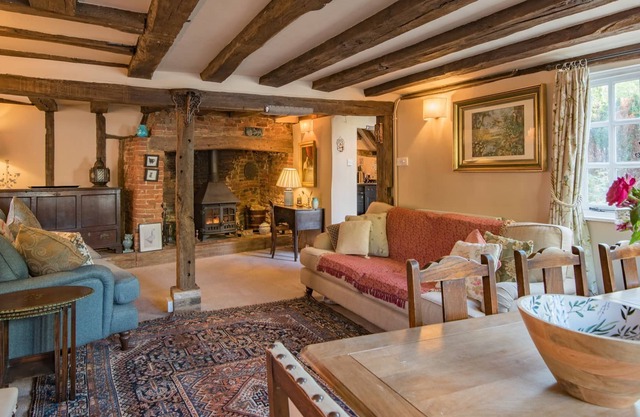 Catslide Cottage - a holiday let that sleeps 8 guests in 4 bedrooms