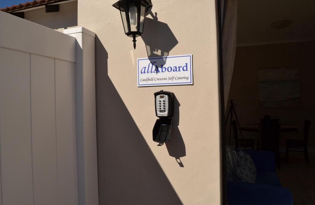 Caulfield Self Catering Apartment #SOLAR ENERGY - NO LOADSHEDDING