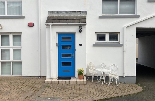 Causeway Cottage Portrush. A delightful mews cottage in the centre of village