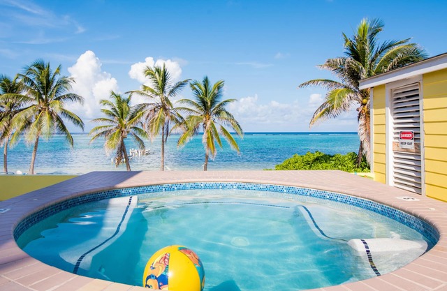 Cayman Snuggle Beach - 1 OR 2 Bedrooms right on the Beach!