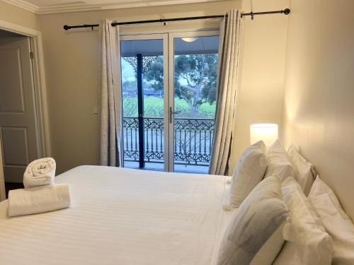 CBD 2 Bedroom Gem