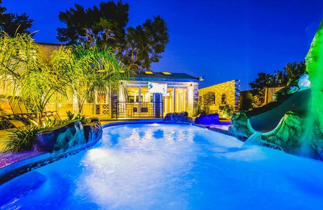 CC Upscale Modern 9BD/8BA Villa w/Entertainment Amenities. Sleeps 30!