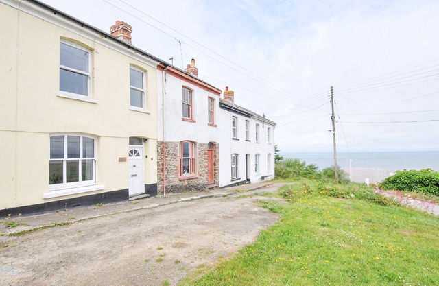 CECILY COTTAGE, pet friendly, luxury holiday cottage in Westward Ho!