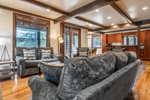 Cedar Crest - Owl Cottage 9