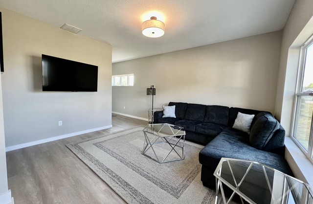 Cedar Falls Townhome - New Construction - 3 KING BEDS!