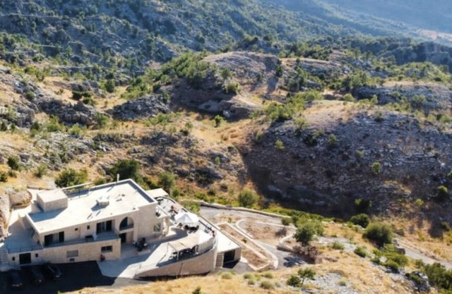 Cedar Jaj House: A Tranquil Escape with Breathtaking Mountain Views