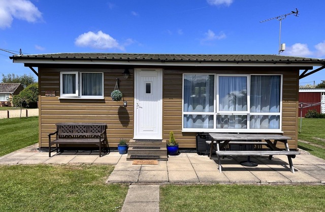Cedar Lodge, Cedar Springs, Heacham. Only 5 Minutes Walk to the Beach.