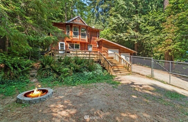 Cedar-sided cabin, RV parking, Kids & Pet friendly