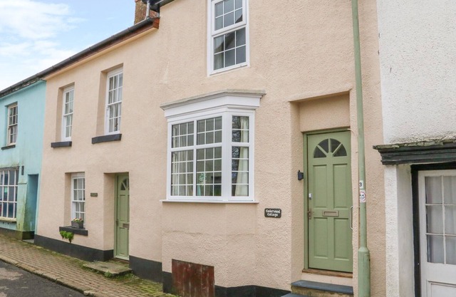 CEDARWOOD COTTAGE, pet friendly, country holiday cottage in Winkleigh