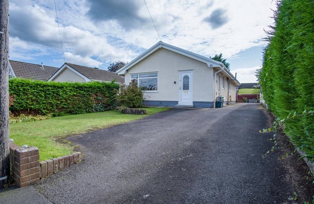 Cefn Road - 3 Bedroom Bungalow - Glais