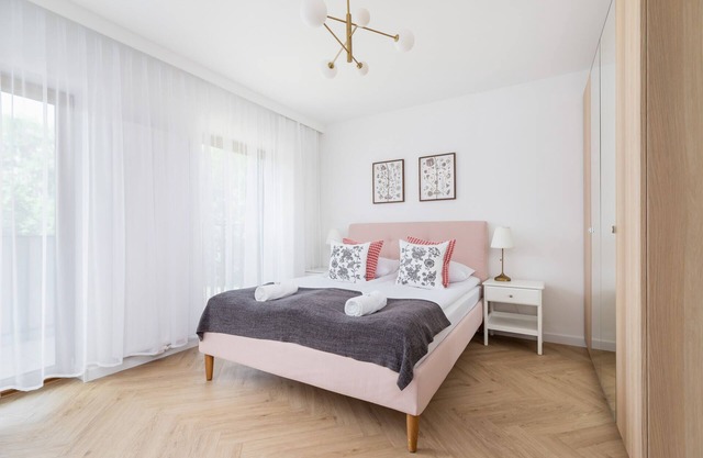 Ceglana 76 | Bright Studio | Parking & Balcony