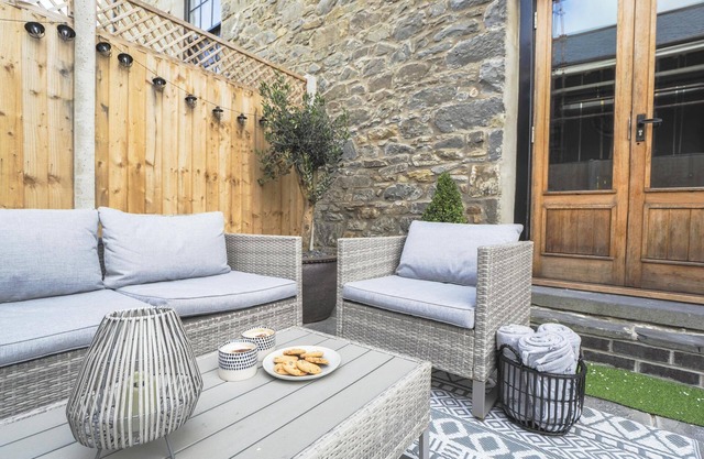 Ceirios Wen, Aberaeron