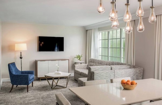 Celebrate Christmas in Orlando at Marriott's Lakeshore Reserve! Dec 22-26