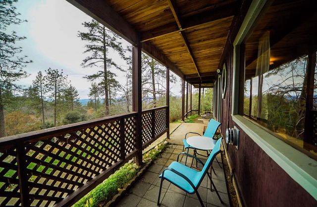 Cellar Master's Suite - Peaceful, Private Suite on Picturesque 5 acres!