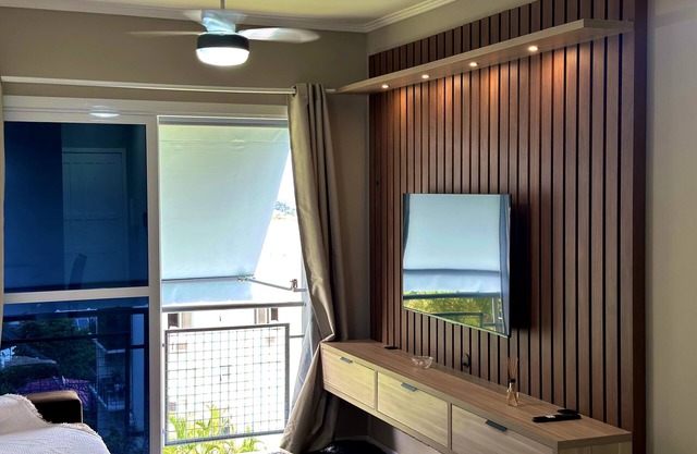 Central Executive Apartment – Wi-Fi & Garage