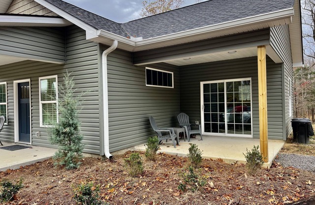 Center Hill Lake 2 Br Bungalow in Smithville, TN