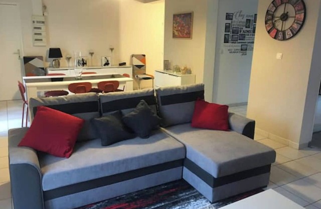 Center Pierrefonds superb quiet apartment + parking lot