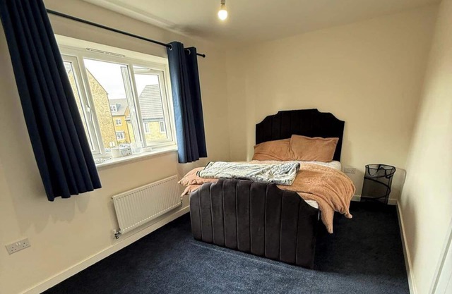 Central 2 Bed Home - Parking, Ev point, Garden