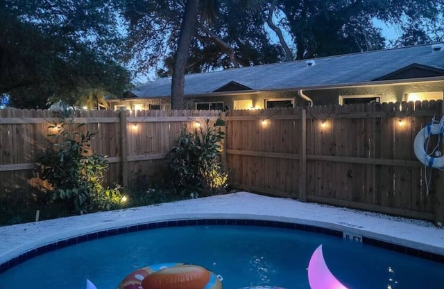 Central 2BR Apt: Heated Pool & W/D on Site