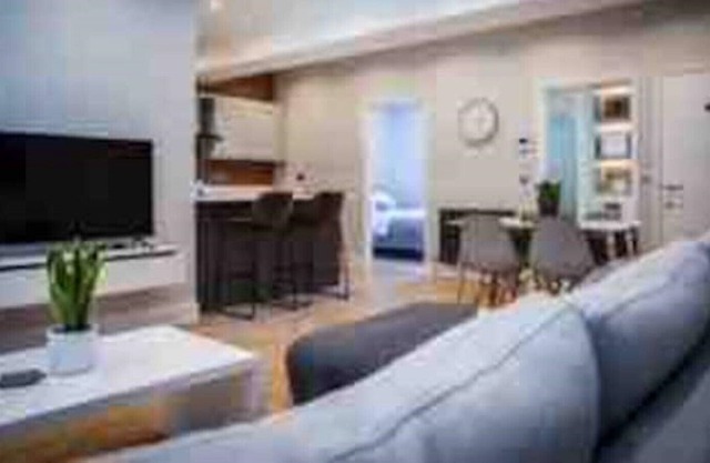 Central Abergavenny renovated property - sleeps 9/10