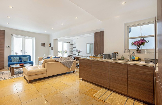 Central Amazing 2BR Flat w/2 Patio in Kensington