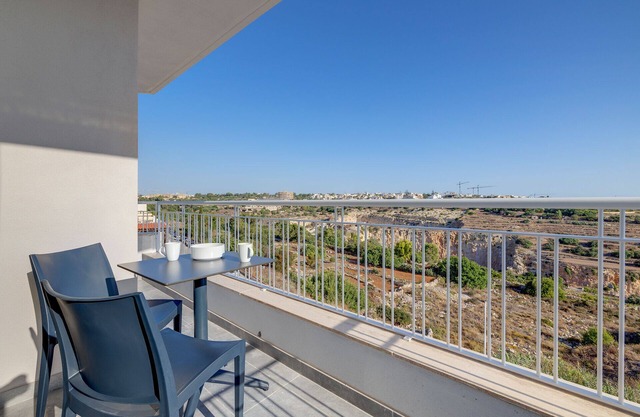 Central Apartment with Valley Views