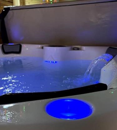 Central area terraced house with private hot tub