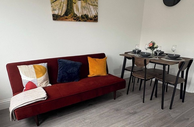 Central Chelmsford 2-Bed Apt, 5 mins to Station