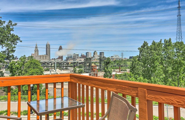 Central Cleveland Gem w/Direct Skyline View!
