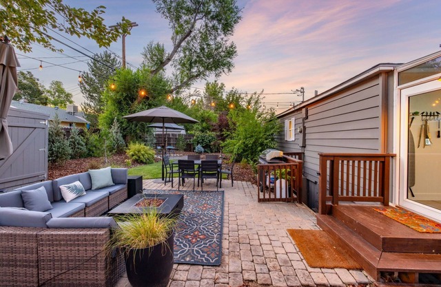 Central Family & Work Friendly House w Backyard