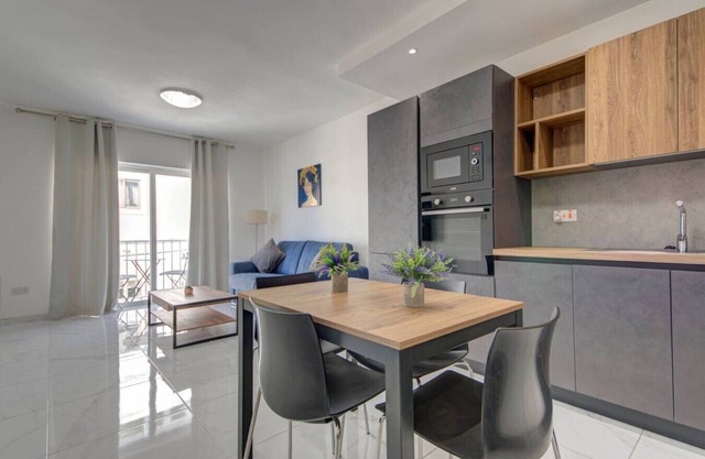 Central, fully equipped 1BR Apt in St. Julian's
