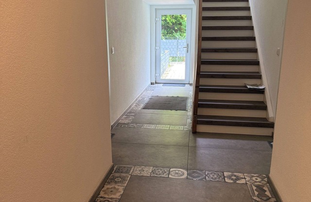 Central, fully furnished business apartment with own balcony. Garden