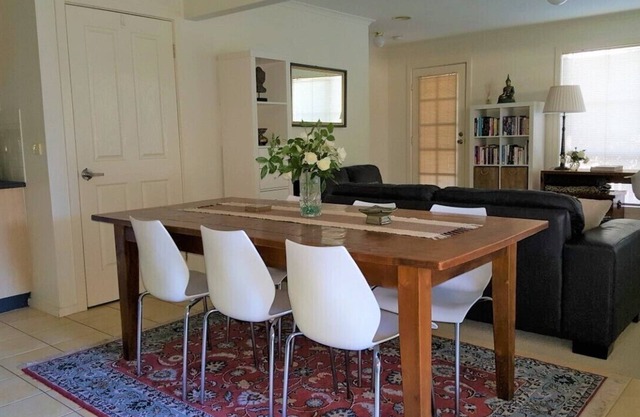 Central Geelong Townhouse/Long stays available