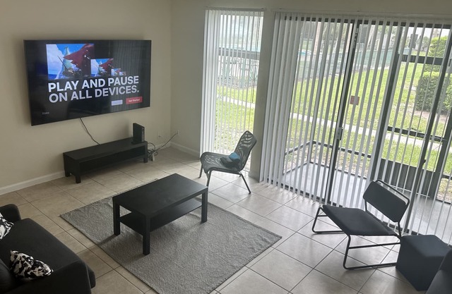 Central Jax Townhome Retreat!