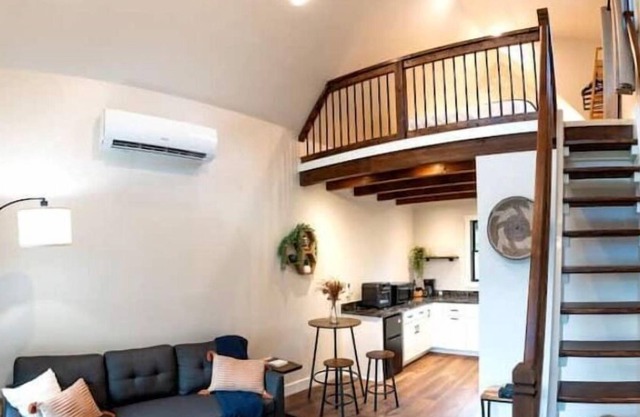 Central Location-EV-Large Fenced Yard-FirePit